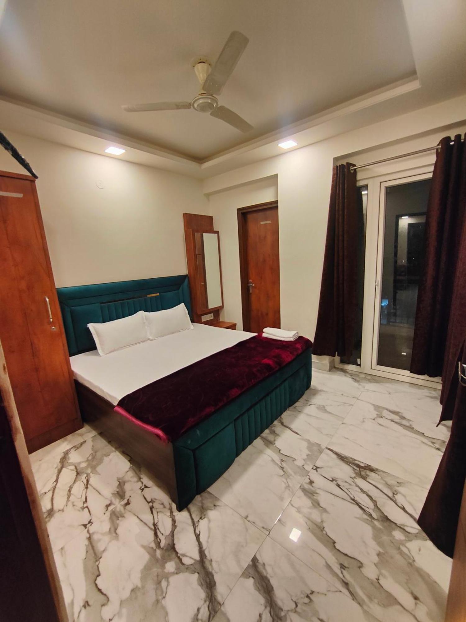 Apartment Pinkcity Pransh Heights *